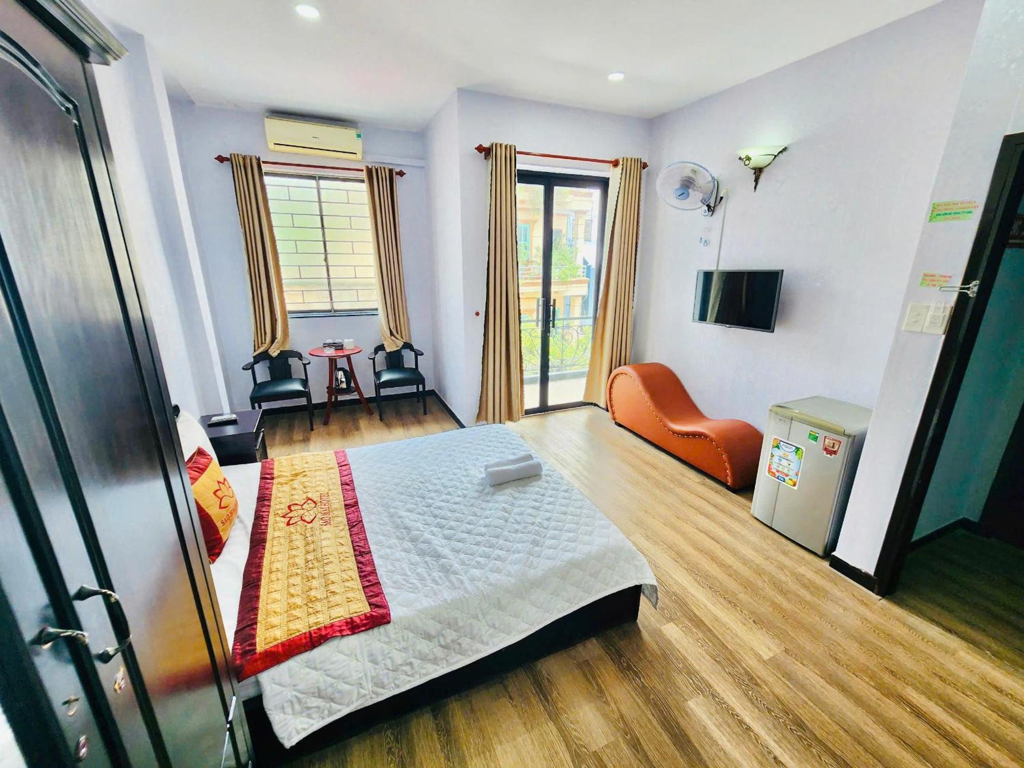 Khach San Sao Mai Hotel Хошимин Екстериор снимка