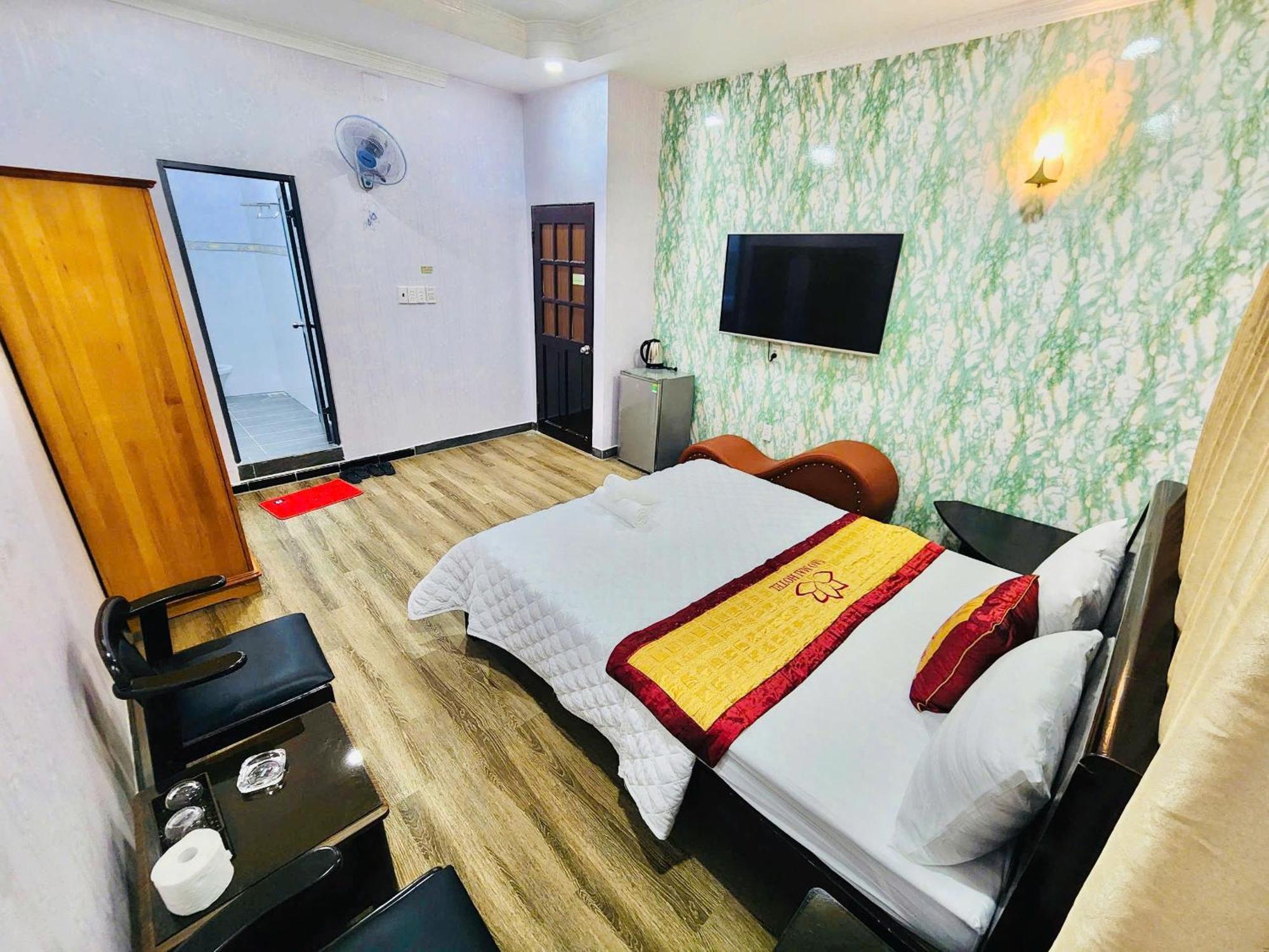 Khach San Sao Mai Hotel Хошимин Екстериор снимка