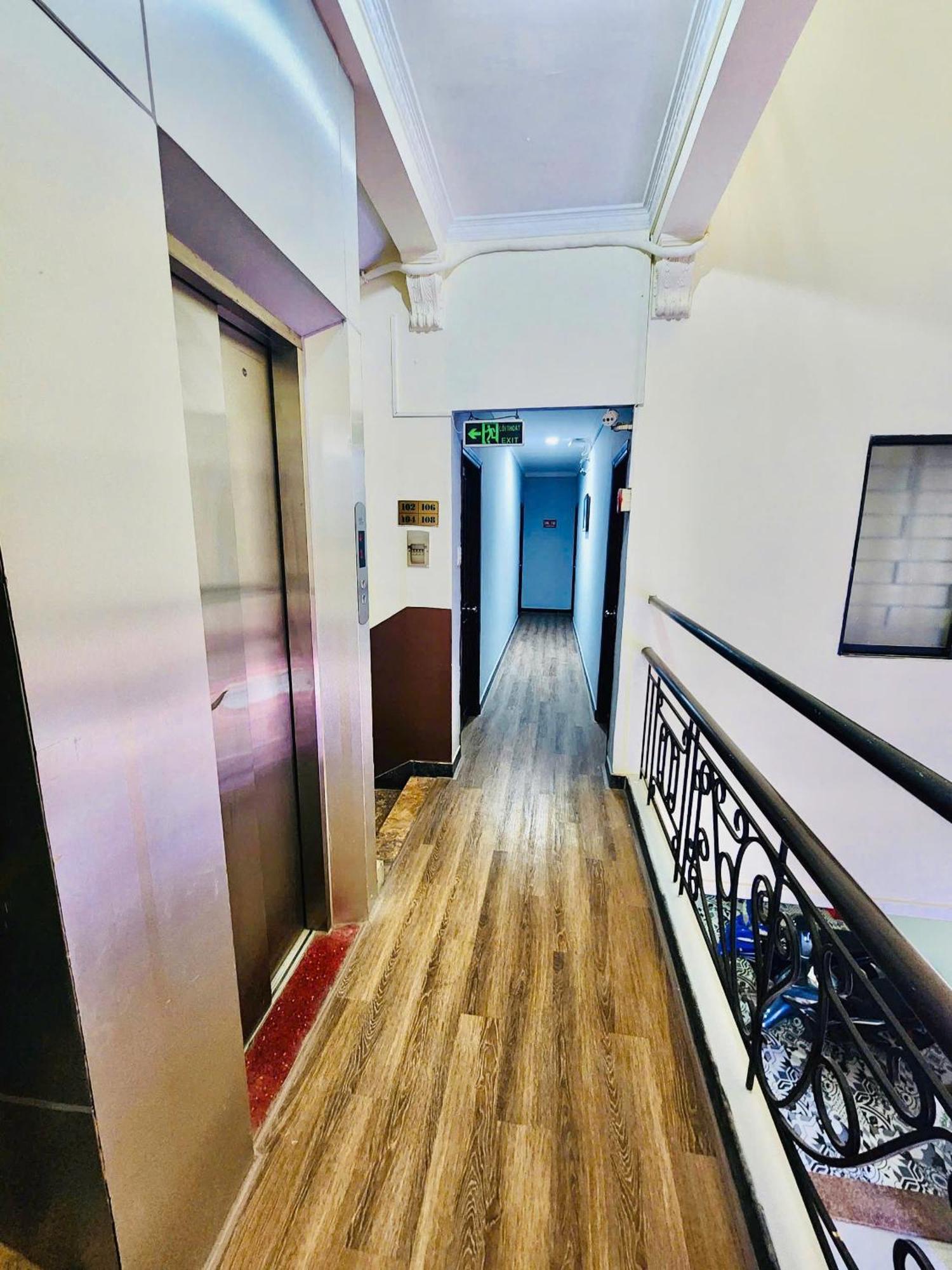 Khach San Sao Mai Hotel Хошимин Екстериор снимка